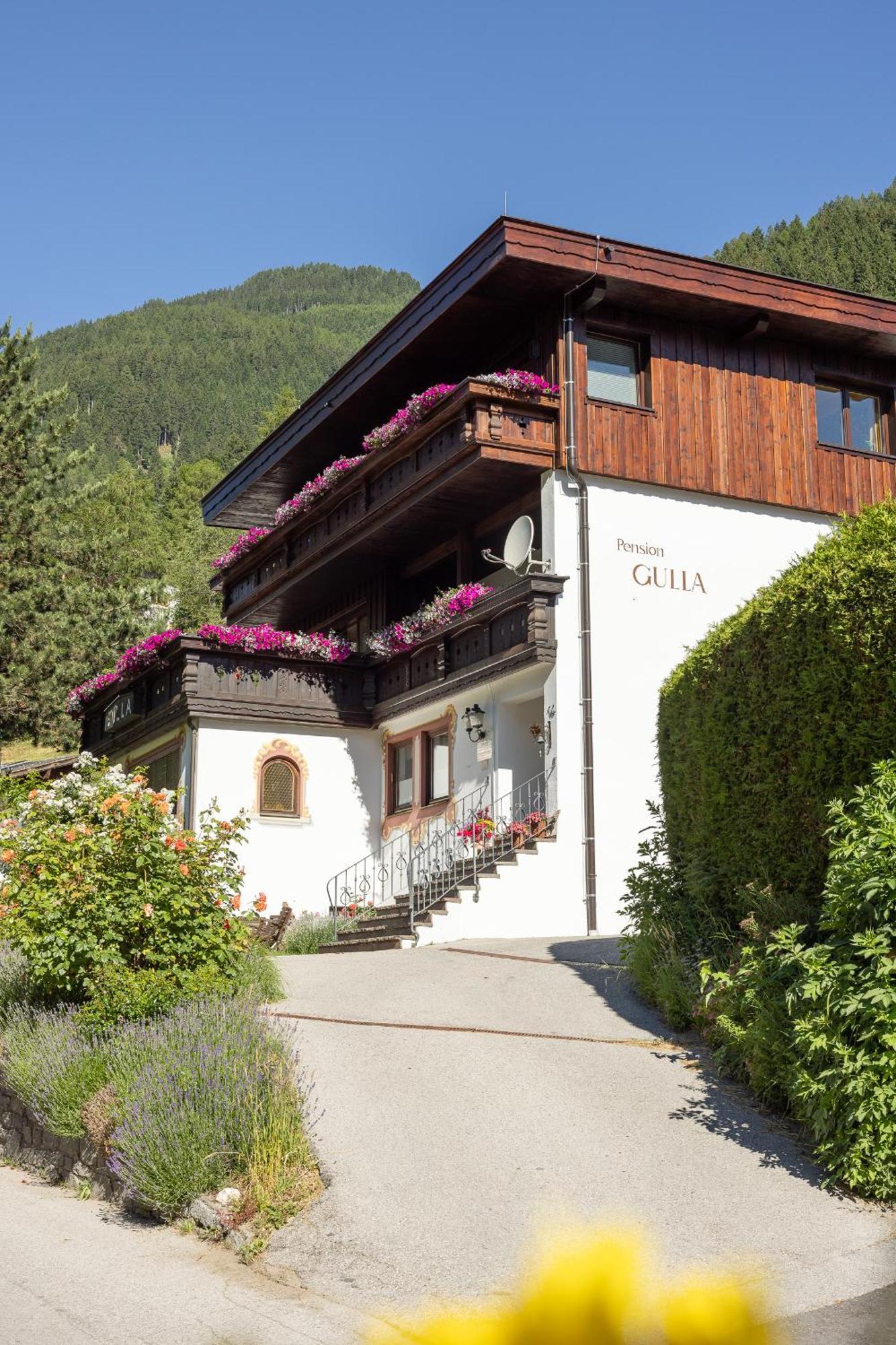 Pension Gulla - Ferienhaus Appartements B&B Нойщифт им Щубайтал Екстериор снимка