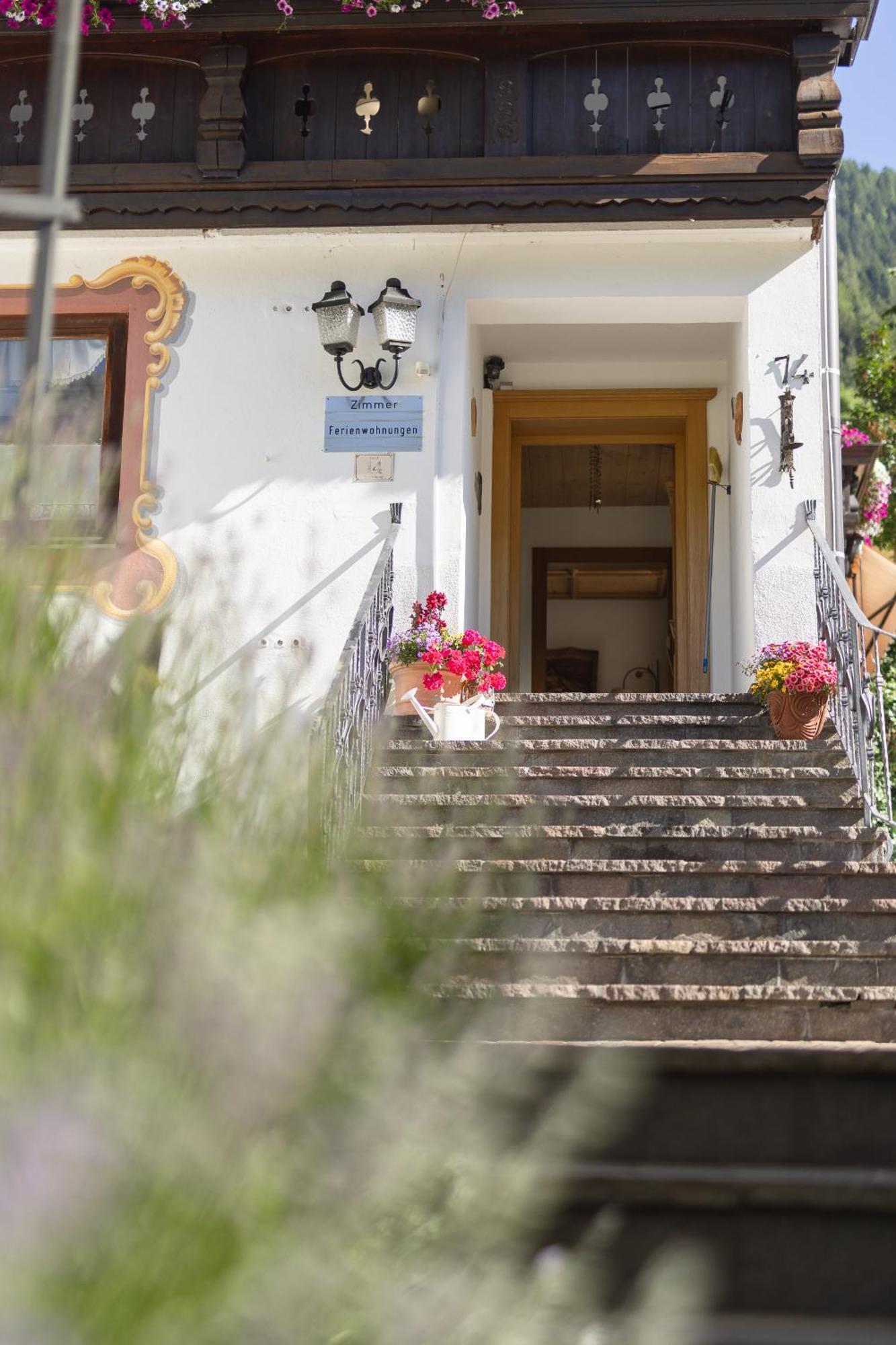 Pension Gulla - Ferienhaus Appartements B&B Нойщифт им Щубайтал Екстериор снимка